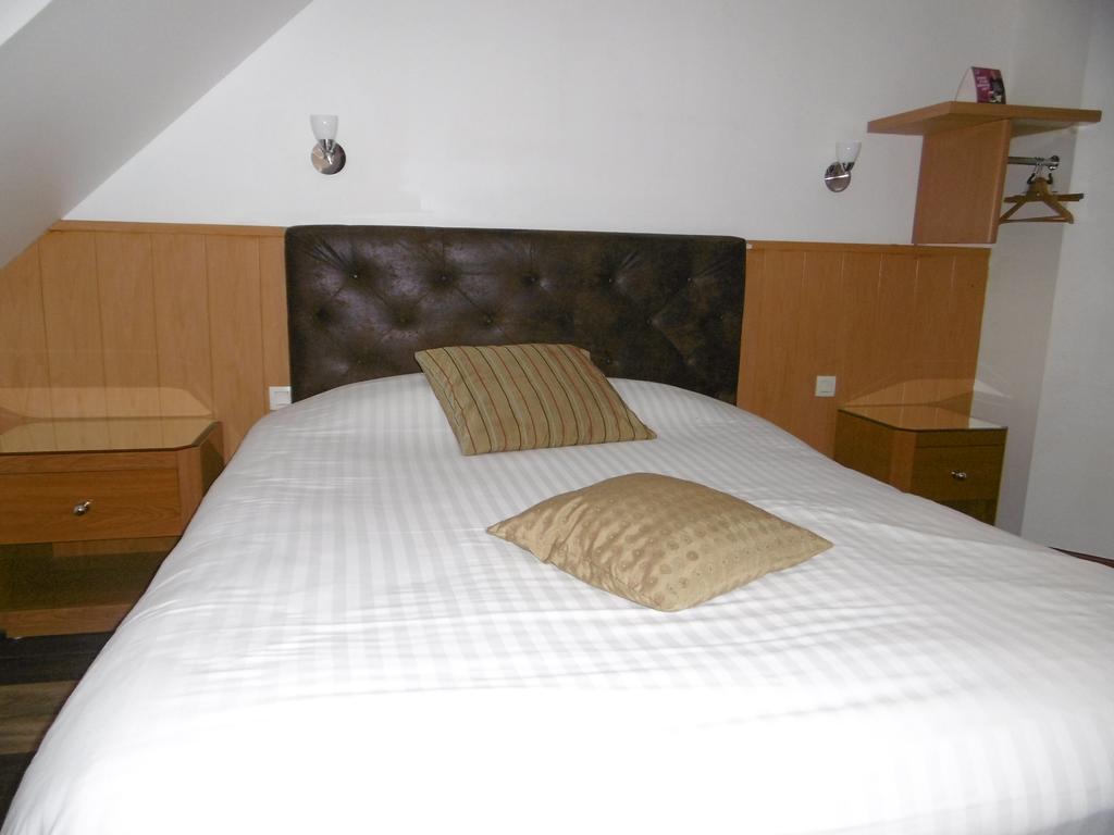 Hotel De L'Arrivee Guingamp Zewnętrze zdjęcie